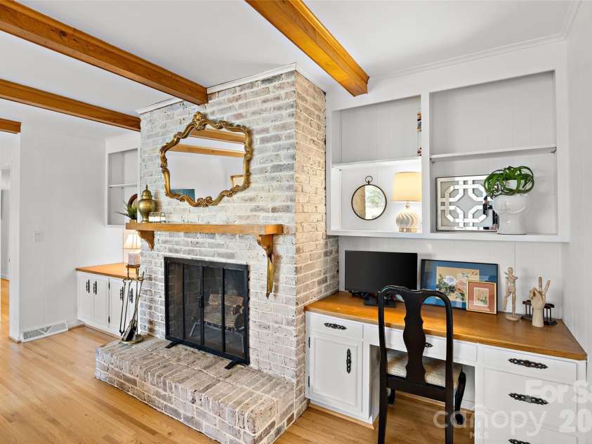 401 Glen Oaks Road, Charlotte, NC 28270.  MLS# CAR4356636, YatesRealty ID 6975. 