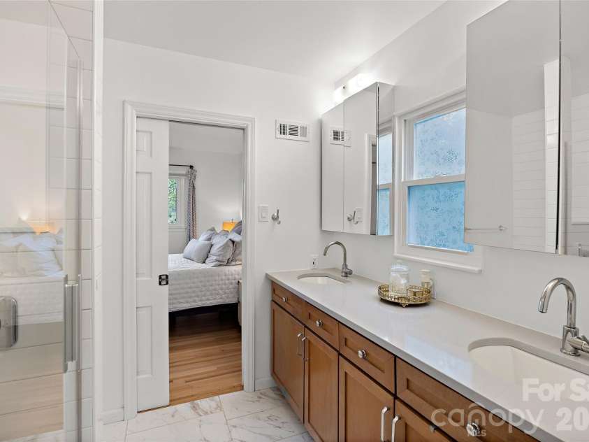 401 Glen Oaks Road, Charlotte, NC 28270.  MLS# CAR4356636, YatesRealty ID 6975. 