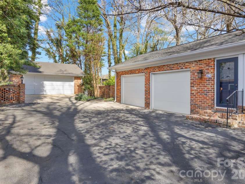 401 Glen Oaks Road, Charlotte, NC 28270.  MLS# CAR4356636, YatesRealty ID 6975. 