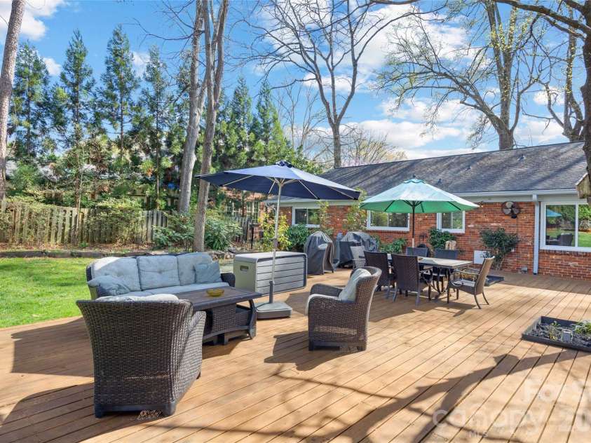 401 Glen Oaks Road, Charlotte, NC 28270.  MLS# CAR4356636, YatesRealty ID 6975. 