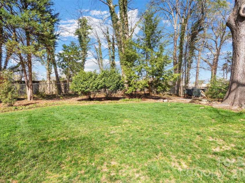 401 Glen Oaks Road, Charlotte, NC 28270.  MLS# CAR4356636, YatesRealty ID 6975. 