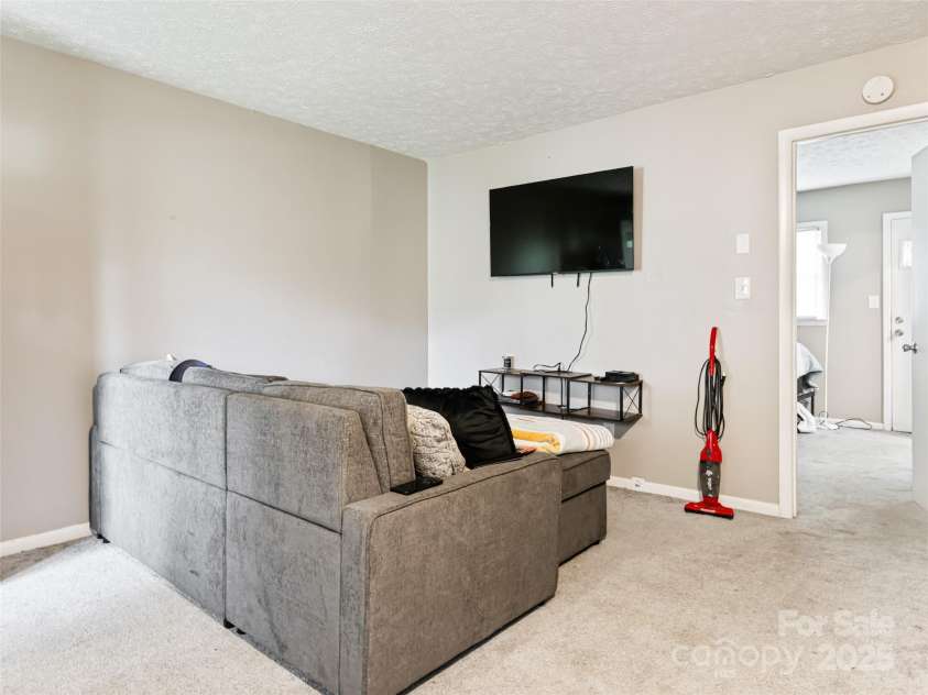 621 A,B,C & 623 Price Road, Hendersonville, NC 28739.  MLS# CAR4246708, YatesRealty ID 6975. 