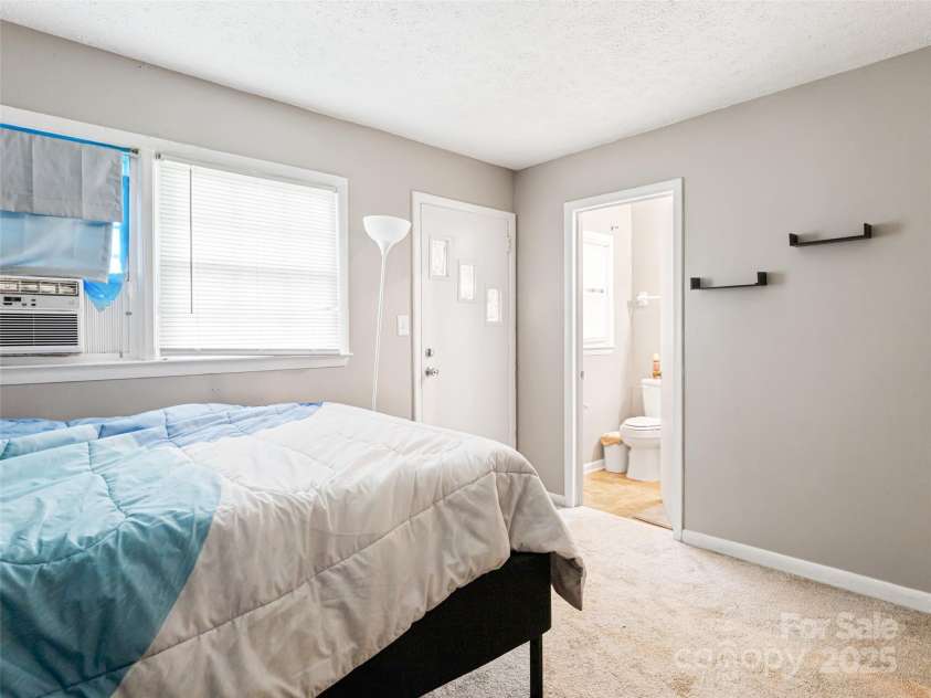 621 A,B,C & 623 Price Road, Hendersonville, NC 28739.  MLS# CAR4246708, YatesRealty ID 6975. 