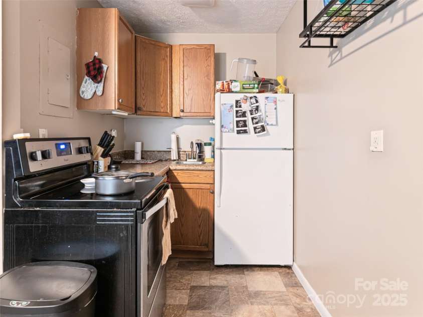 621 A,B,C & 623 Price Road, Hendersonville, NC 28739.  MLS# CAR4246708, YatesRealty ID 6975. 