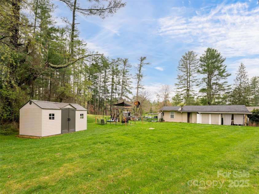 621 A,B,C & 623 Price Road, Hendersonville, NC 28739.  MLS# CAR4246708, YatesRealty ID 6975. 