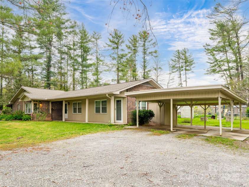 621 A,B,C & 623 Price Road, Hendersonville, NC 28739.  MLS# CAR4246708, YatesRealty ID 6975. 