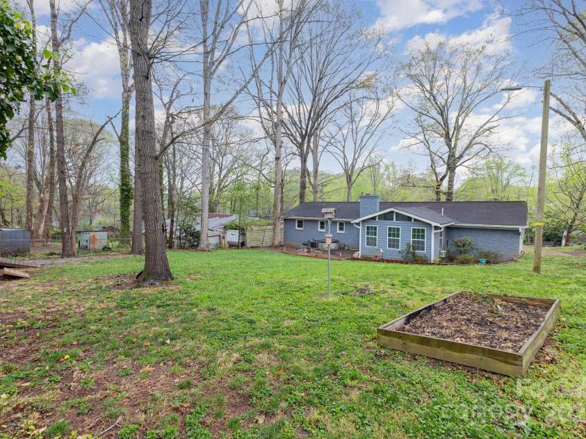 2156 Flynn Drive, Gastonia, NC 28054.  MLS# CAR4233238, YatesRealty ID 6976. 