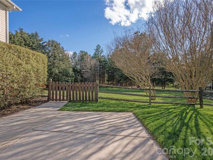 902 Applegate Parkway, Waxhaw, NC 28173.  MLS# CAR4360620, YatesRealty ID 6976. 