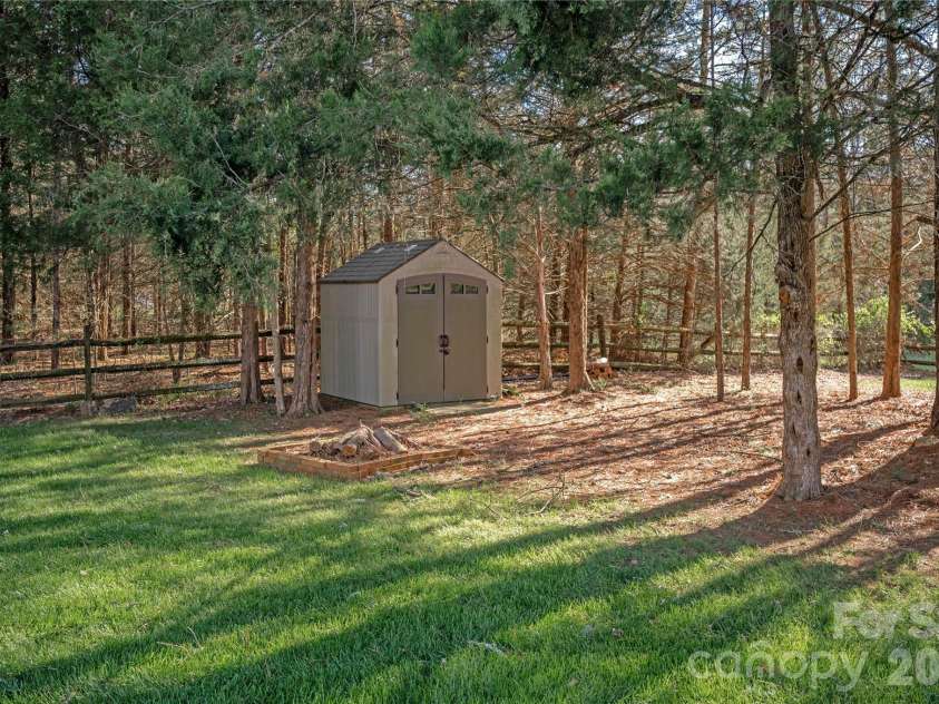 902 Applegate Parkway, Waxhaw, NC 28173.  MLS# CAR4360620, YatesRealty ID 6976. 
