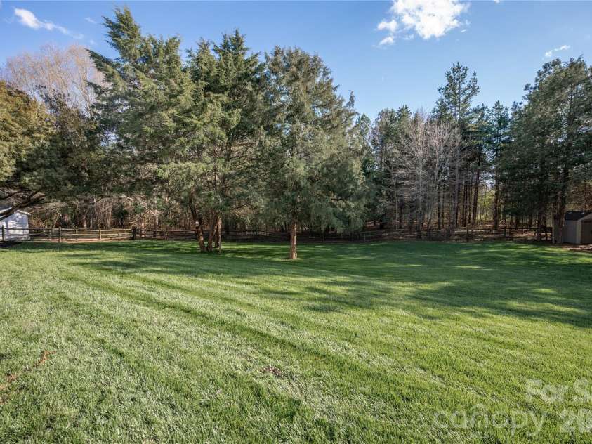 902 Applegate Parkway, Waxhaw, NC 28173.  MLS# CAR4360620, YatesRealty ID 6976. 