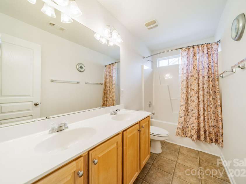 2131 Ashley Glen Way, Fort Mill, SC 29707.  MLS# CAR4217689, YatesRealty ID 6977. Full Bath