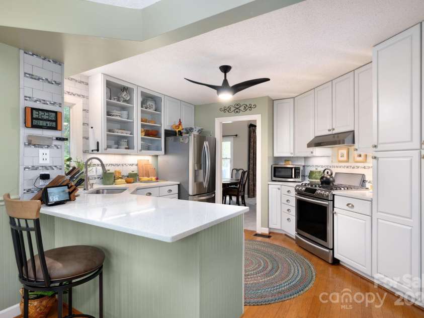 37 New Cross North None, Asheville, NC 28805.  MLS# CAR4307625, YatesRealty ID 6979. 