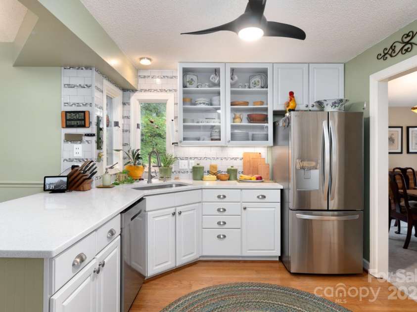 37 New Cross North None, Asheville, NC 28805.  MLS# CAR4307625, YatesRealty ID 6979. 