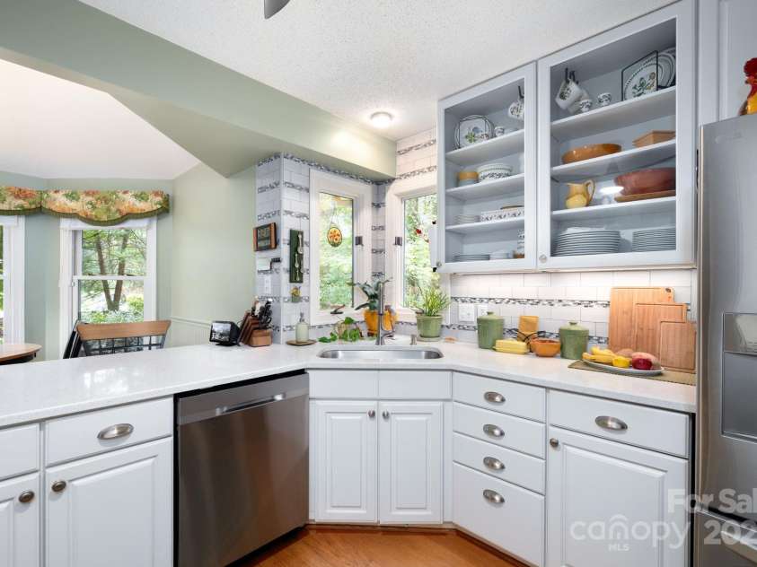 37 New Cross North None, Asheville, NC 28805.  MLS# CAR4307625, YatesRealty ID 6979. 