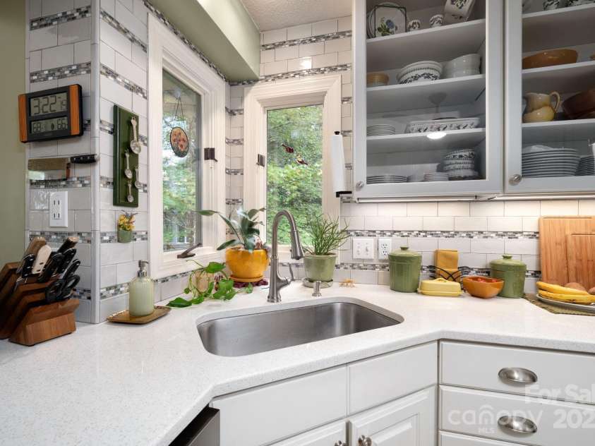 37 New Cross North None, Asheville, NC 28805.  MLS# CAR4307625, YatesRealty ID 6979. 