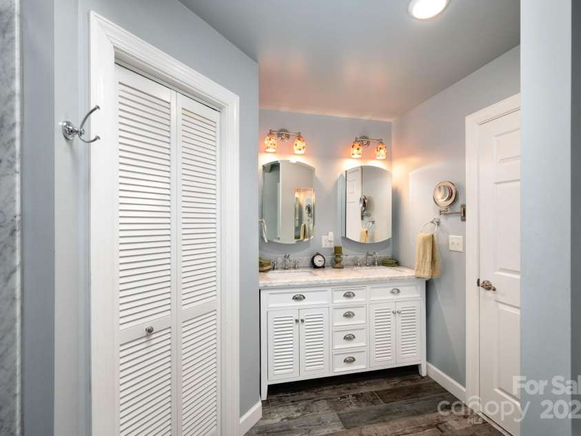37 New Cross North None, Asheville, NC 28805.  MLS# CAR4307625, YatesRealty ID 6979. 