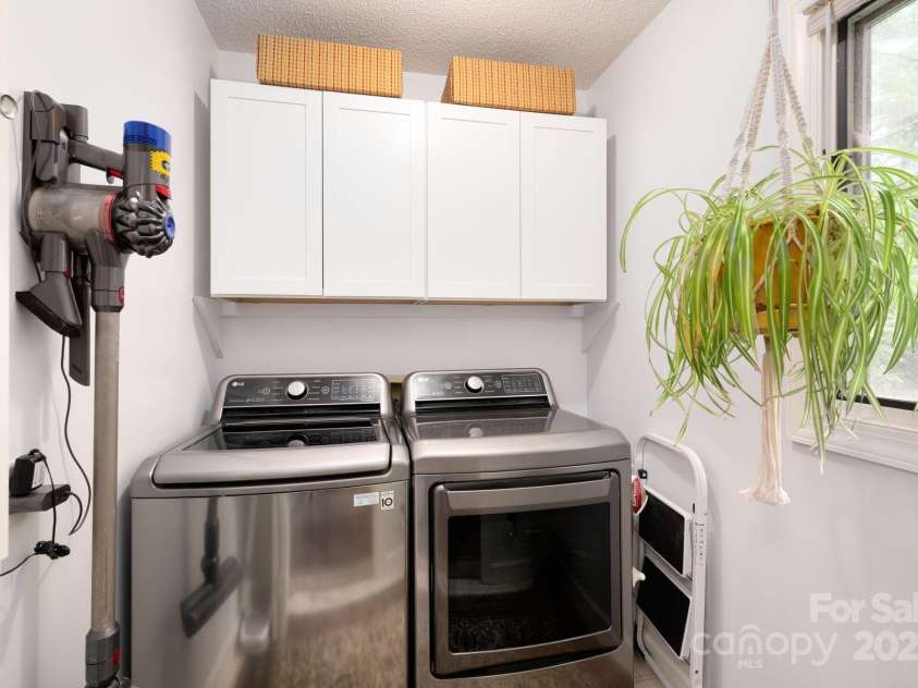 37 New Cross North None, Asheville, NC 28805.  MLS# CAR4307625, YatesRealty ID 6979. 