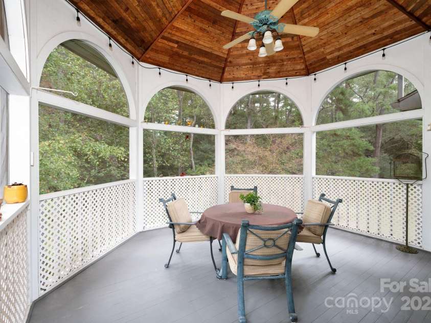 37 New Cross North None, Asheville, NC 28805.  MLS# CAR4307625, YatesRealty ID 6979. 