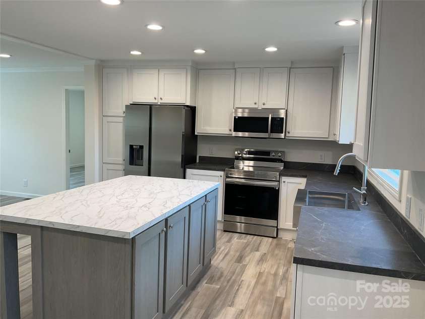 138 Zircon Drive, Statesville, NC 28625.  MLS# CAR4271013, YatesRealty ID 698. 