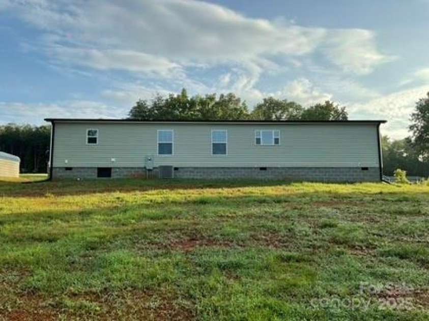 138 Zircon Drive, Statesville, NC 28625.  MLS# CAR4271013, YatesRealty ID 698. 