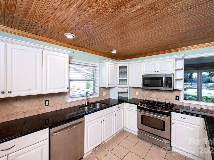 6332 Montpelier Road, Charlotte, NC 28210.  MLS# CAR4316898, YatesRealty ID 6980. 