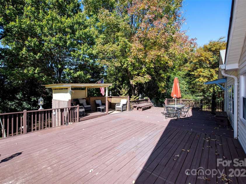 6332 Montpelier Road, Charlotte, NC 28210.  MLS# CAR4316898, YatesRealty ID 6980. 