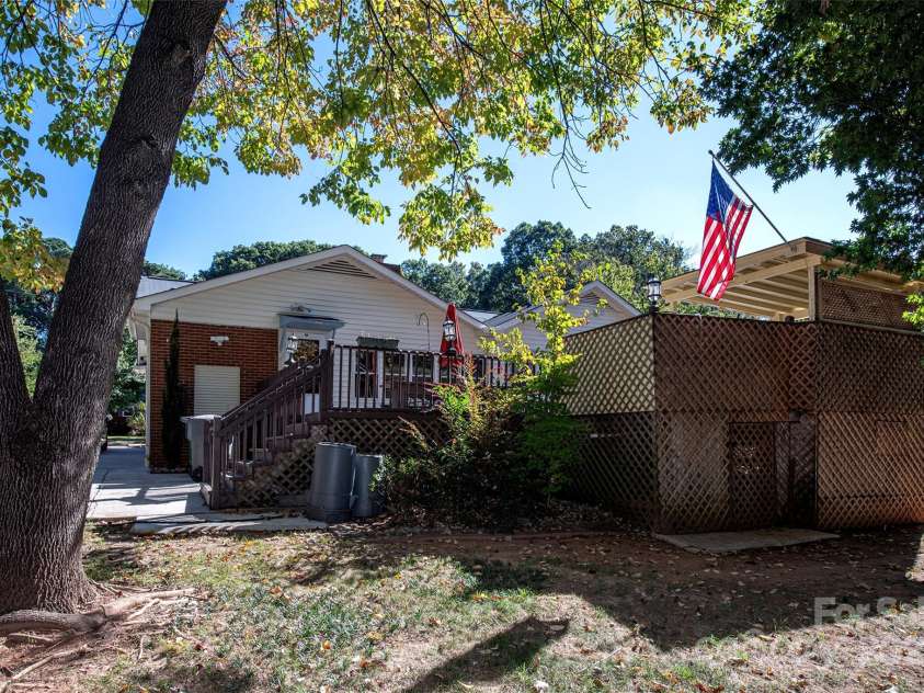 6332 Montpelier Road, Charlotte, NC 28210.  MLS# CAR4316898, YatesRealty ID 6980. 