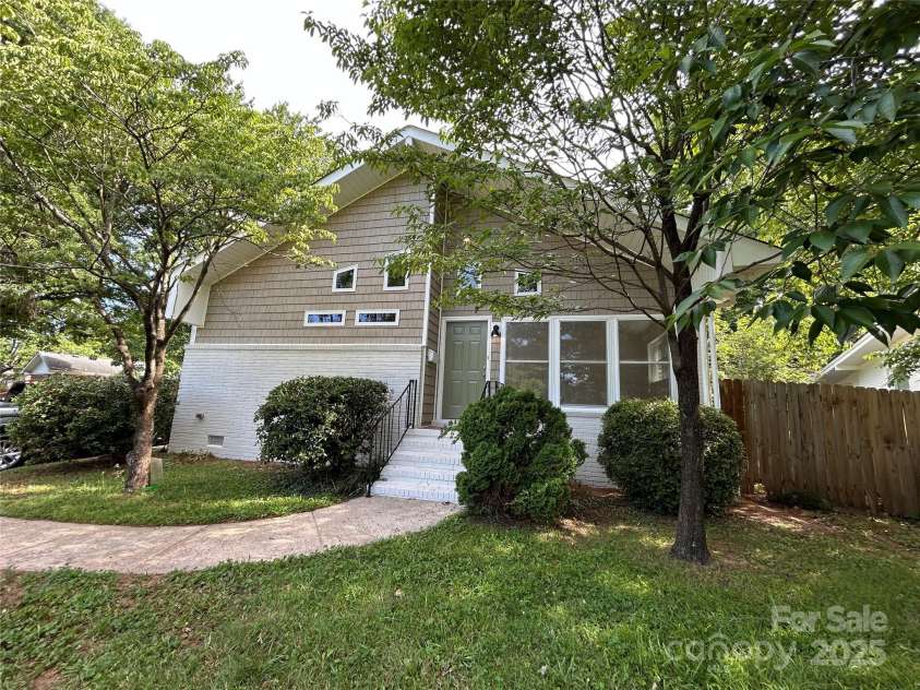 1713 Archdale Drive, Charlotte, NC 28210.  MLS# CAR4228126, YatesRealty ID 6981. 