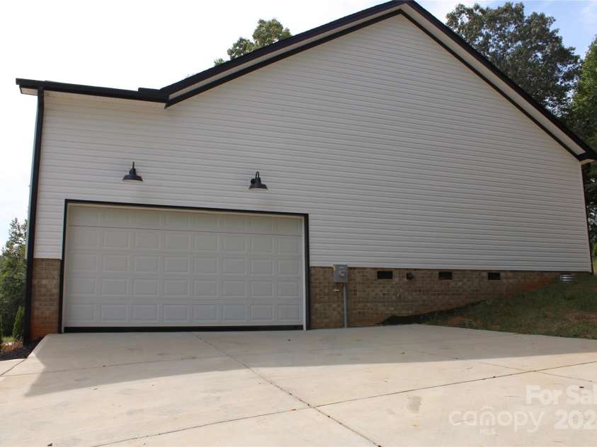3656 Raymond Loop, Newton, NC 28658.  MLS# CAR4181121, YatesRealty ID 6984. 