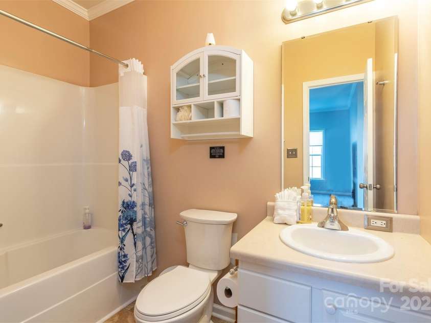 192 Buzzards Place, Lake Lure, NC 28746.  MLS# CAR4235753, YatesRealty ID 6985. 2nd Floor full  Bathroom