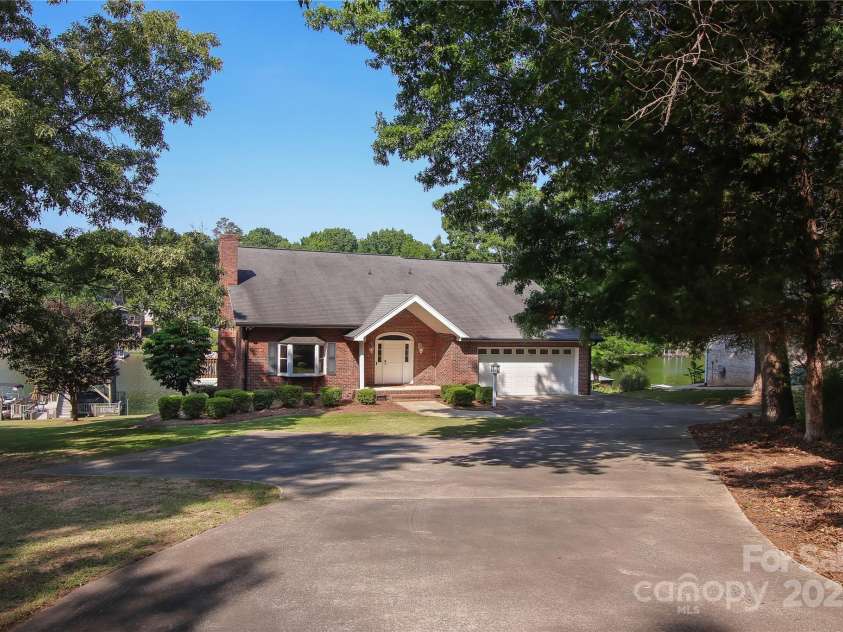 378 Shoreline Drive, New London, NC 28127.  MLS# CAR4246898, YatesRealty ID 6989. 