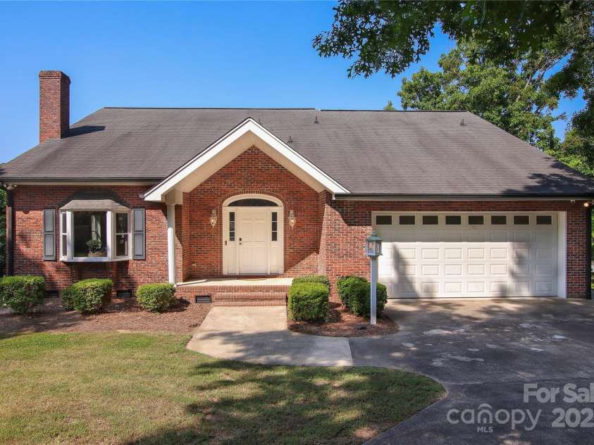 378 Shoreline Drive, New London, NC 28127.  MLS# CAR4246898, YatesRealty ID 6989. 