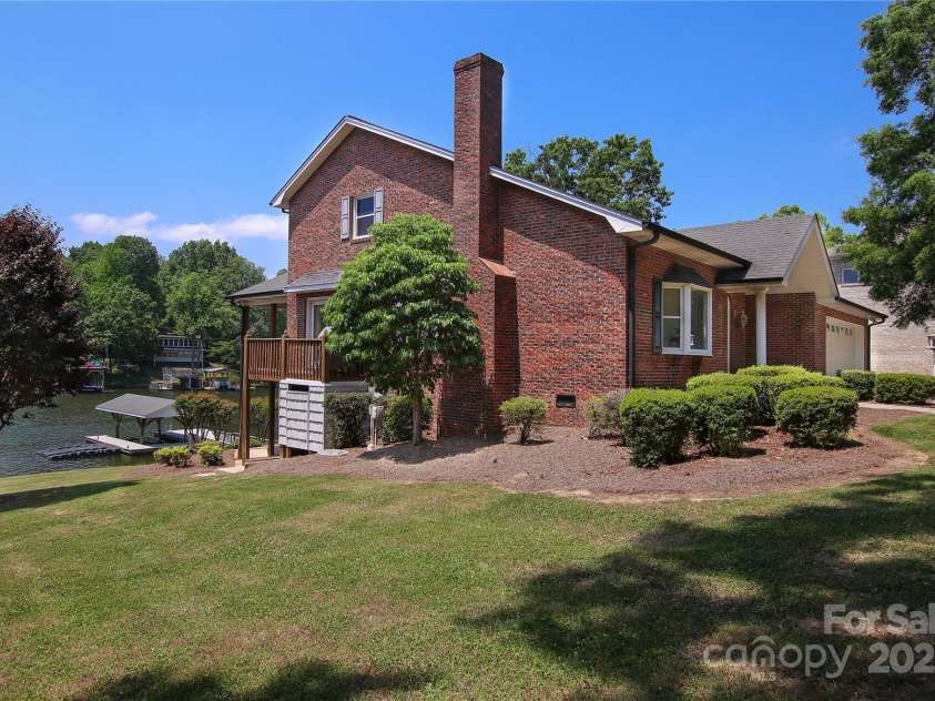 378 Shoreline Drive, New London, NC 28127.  MLS# CAR4246898, YatesRealty ID 6989. 