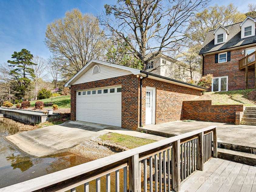 378 Shoreline Drive, New London, NC 28127.  MLS# CAR4246898, YatesRealty ID 6989. 