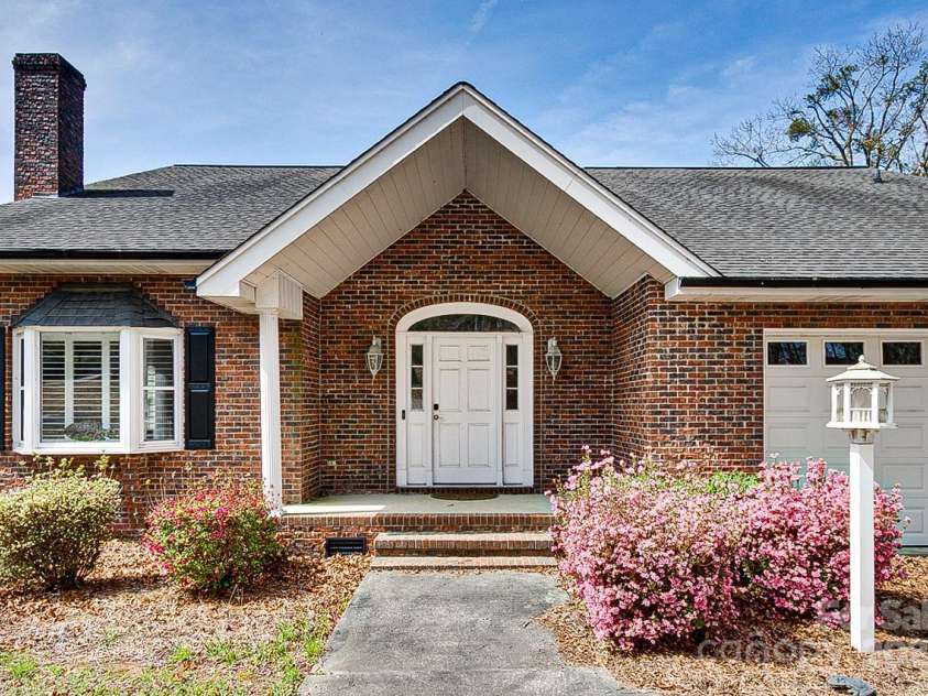 378 Shoreline Drive, New London, NC 28127.  MLS# CAR4246898, YatesRealty ID 6989. 