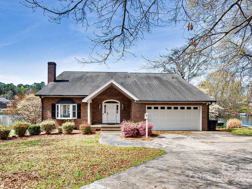 378 Shoreline Drive, New London, NC 28127.  MLS# CAR4246898, YatesRealty ID 6989. 