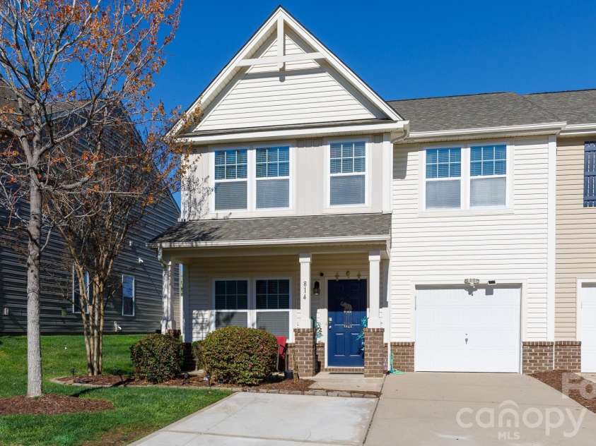 814 Summerlake Drive, Fort Mill, SC 29715.  MLS# CAR4357984, YatesRealty ID 6989. 