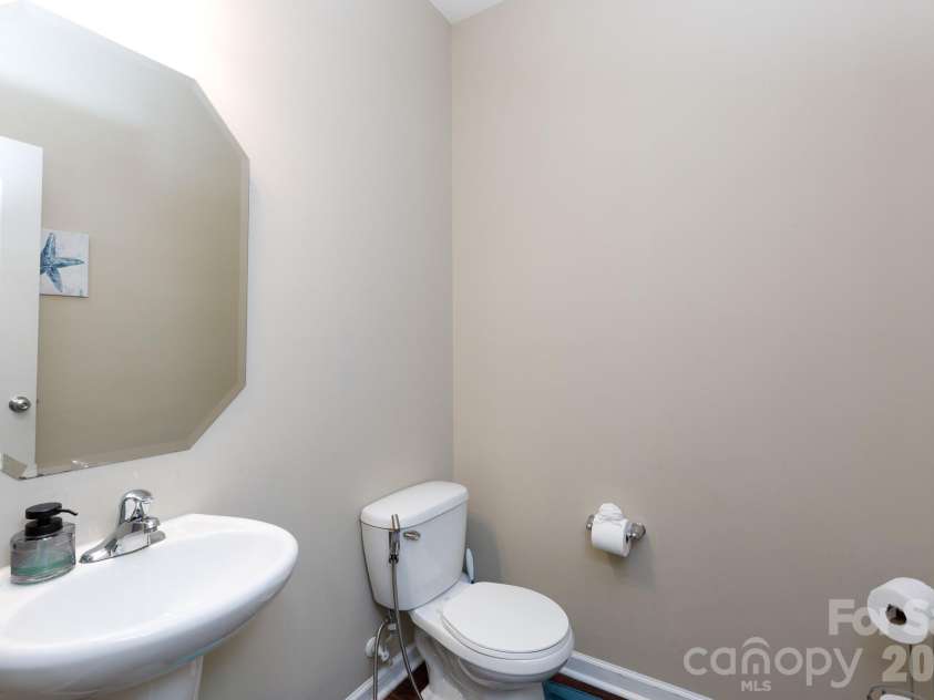 814 Summerlake Drive, Fort Mill, SC 29715.  MLS# CAR4357984, YatesRealty ID 6989. 