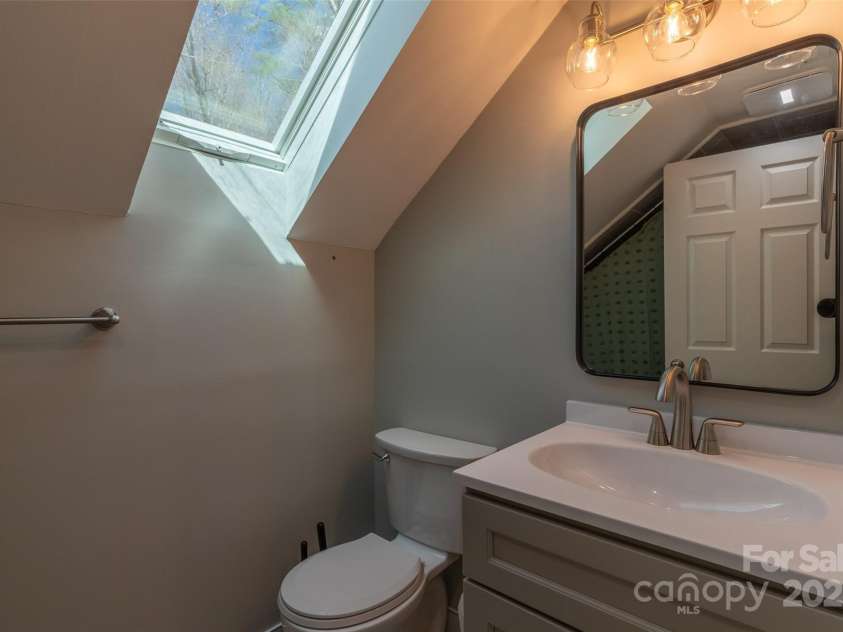136 Dars Lane, Tuckasegee, NC 28783.  MLS# CAR4248083, YatesRealty ID 699. Upstairs bathroom