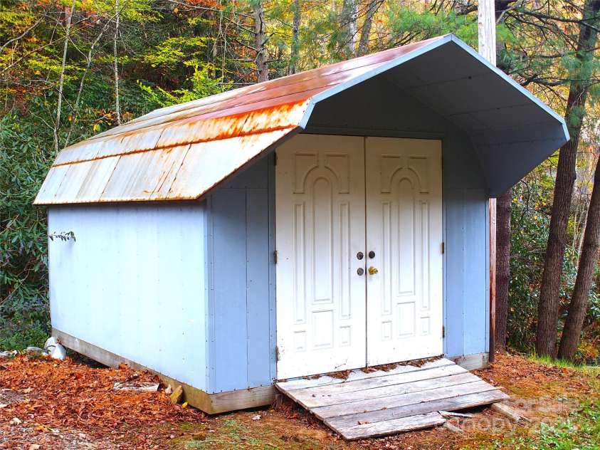 9 Smokey Cove Road, Canton, NC 28716.  MLS# CAR4314818, YatesRealty ID 699. Outbuildiing