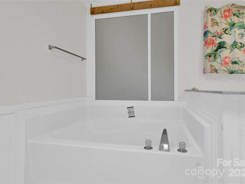 985 Sentinal Oaks Drive, Clover, SC 29710.  MLS# CAR4300320, YatesRealty ID 6991. 