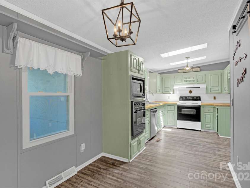 985 Sentinal Oaks Drive, Clover, SC 29710.  MLS# CAR4300320, YatesRealty ID 6991. 