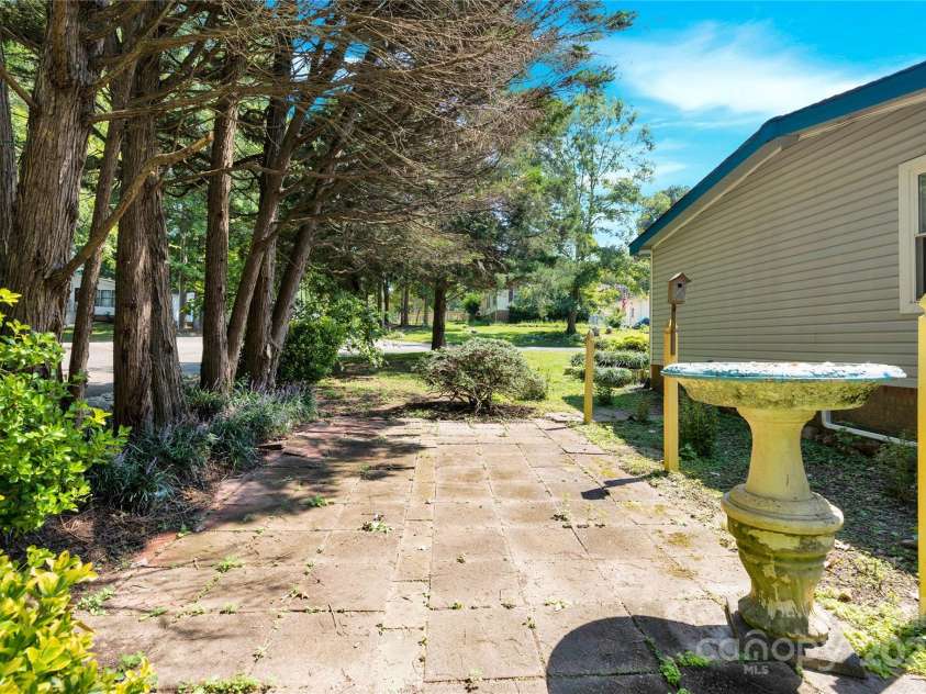 985 Sentinal Oaks Drive, Clover, SC 29710.  MLS# CAR4300320, YatesRealty ID 6991. 