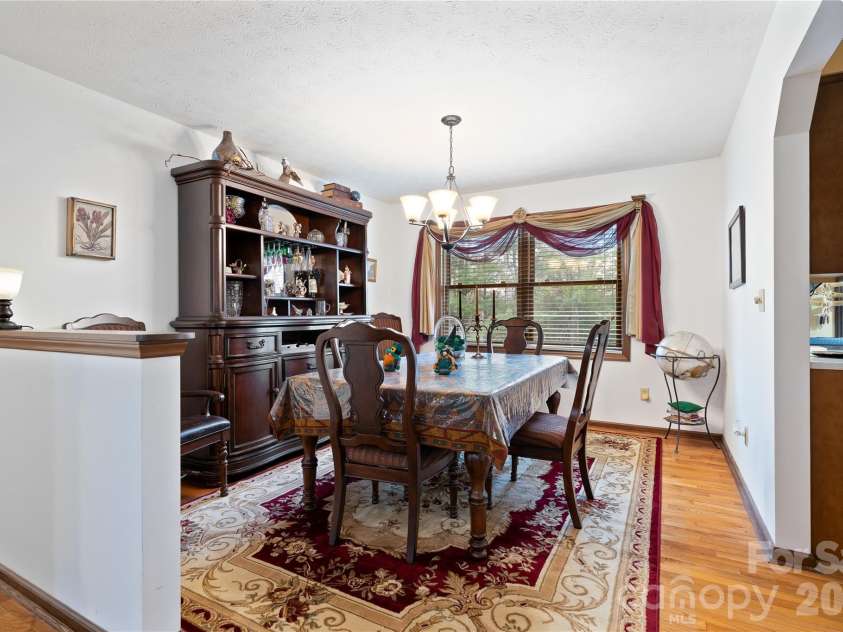 109 Eagle Rock Trail, Hendersonville, NC 28739.  MLS# CAR4353116, YatesRealty ID 6993. 