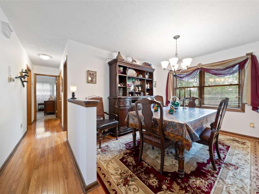 109 Eagle Rock Trail, Hendersonville, NC 28739.  MLS# CAR4353116, YatesRealty ID 6993. 