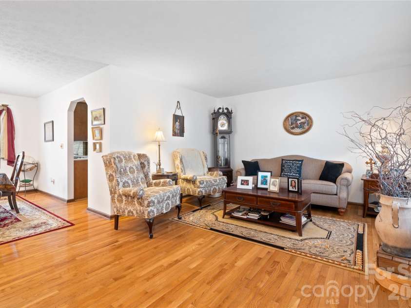 109 Eagle Rock Trail, Hendersonville, NC 28739.  MLS# CAR4353116, YatesRealty ID 6993. 