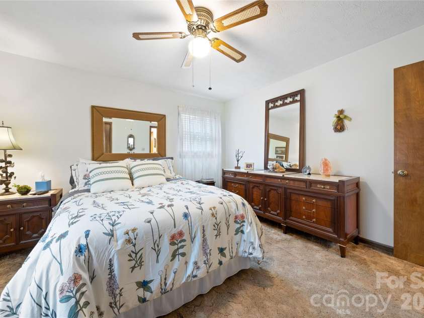 109 Eagle Rock Trail, Hendersonville, NC 28739.  MLS# CAR4353116, YatesRealty ID 6993. 