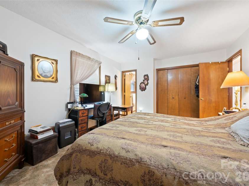 109 Eagle Rock Trail, Hendersonville, NC 28739.  MLS# CAR4353116, YatesRealty ID 6993. 