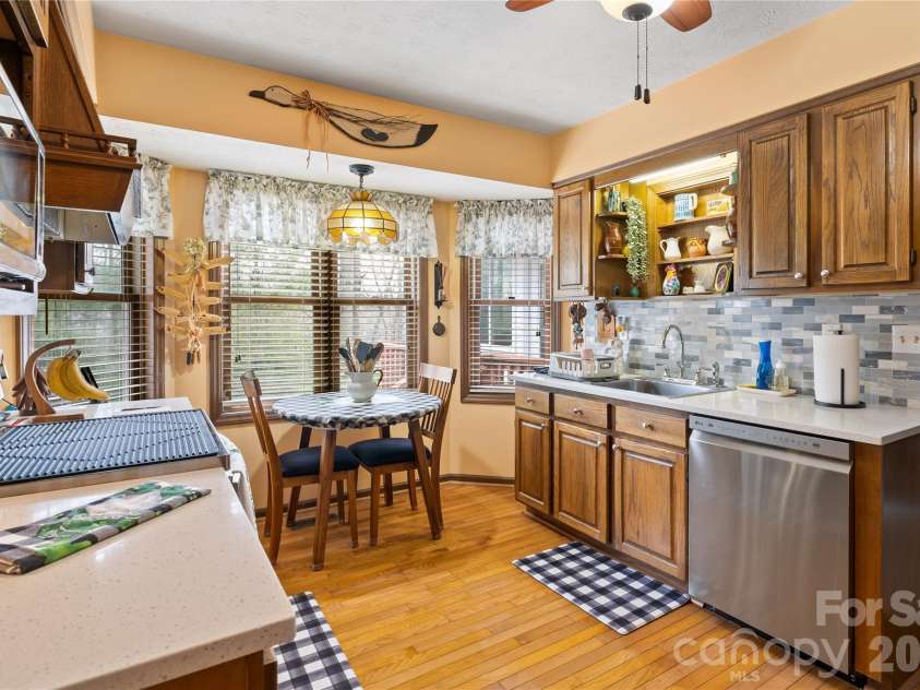 109 Eagle Rock Trail, Hendersonville, NC 28739.  MLS# CAR4353116, YatesRealty ID 6993. 