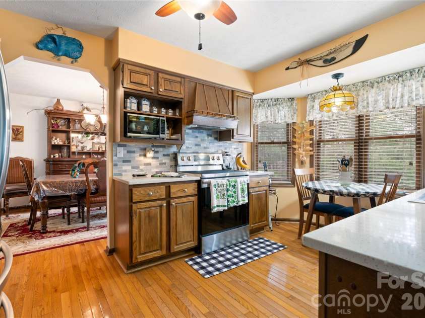 109 Eagle Rock Trail, Hendersonville, NC 28739.  MLS# CAR4353116, YatesRealty ID 6993. 